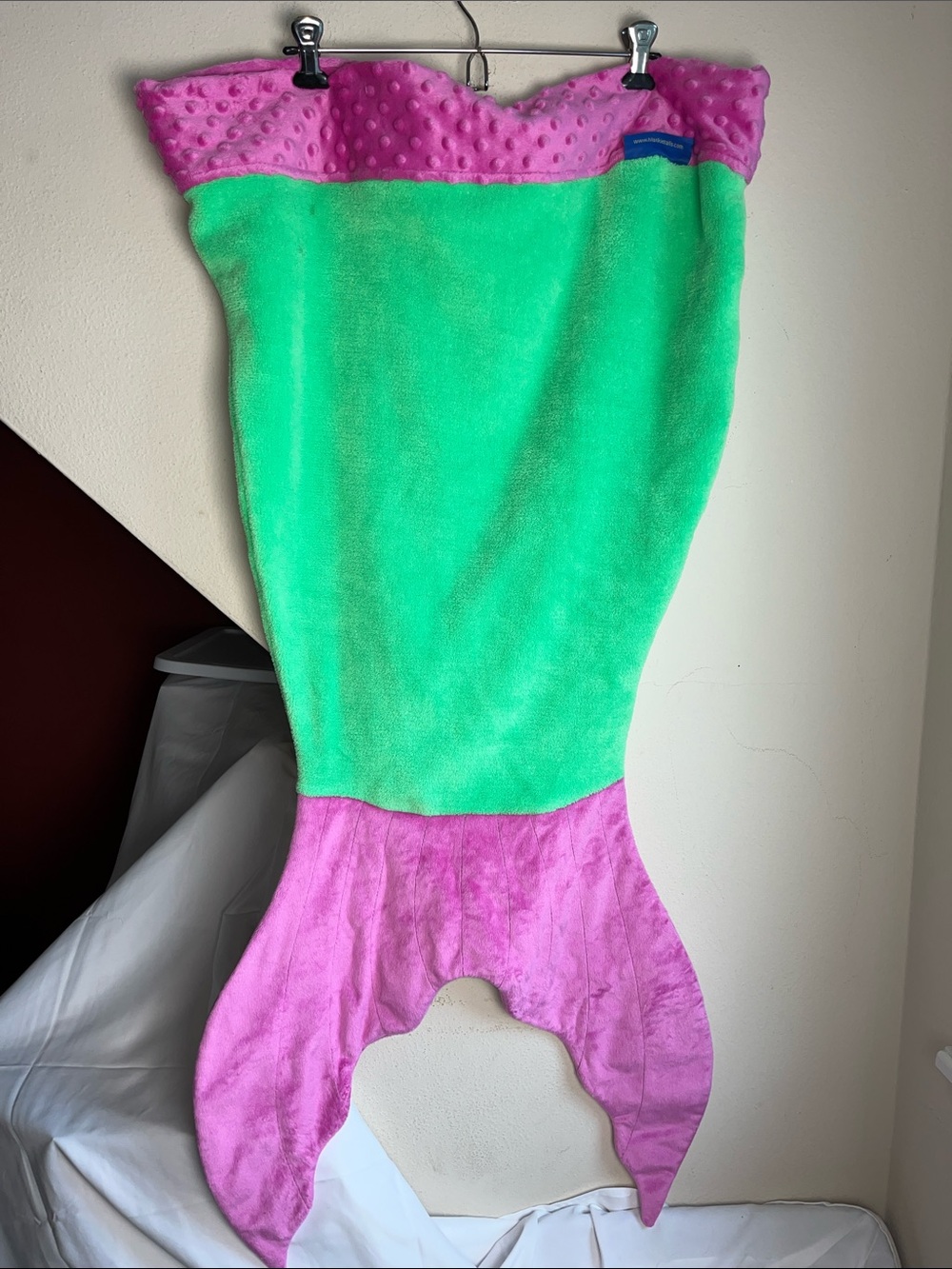 Blankietails Green & Pink Mermaid Tail Blanket